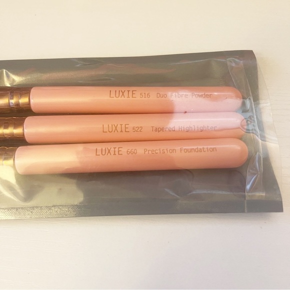 LUXIE 660 Precision Foundation 516 Powder 522 Highlighter Set 3 Brushes Rose New - Picture 5 of 6